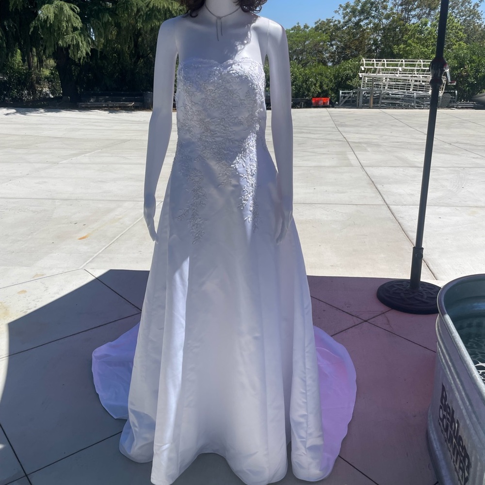 David's Bridal White Wedding Dress